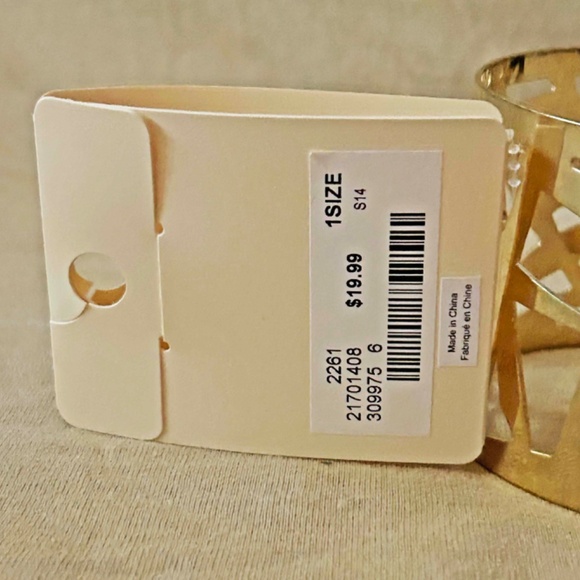 BRACELET, GOLD TONE METAL WITH CUT OUT DESIGNS, 7 ⅜ x 2 5/16 INCHES, TAG ON, - Picture 3 of 4